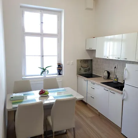 Centre - With Balcony Διαμέρισμα