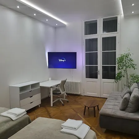 Centre - With Balcony 아파트 프라하
